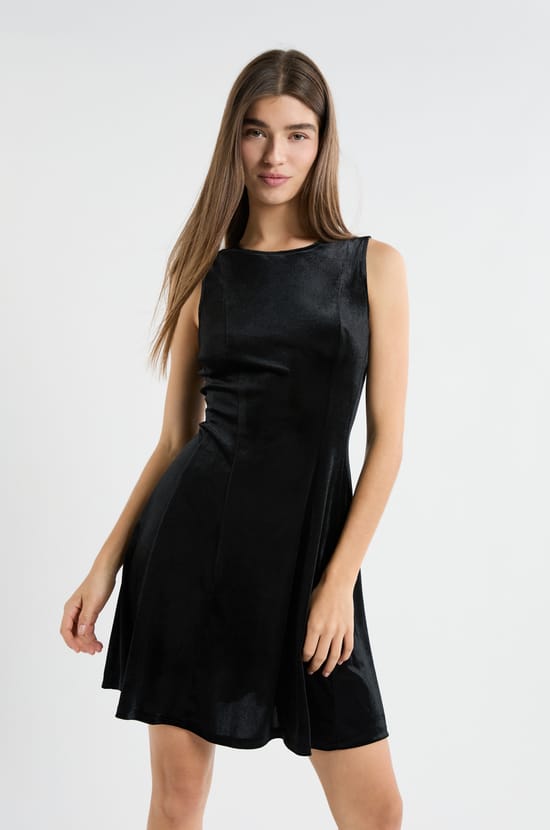 Robe courte en velours;${refinementColor}