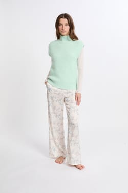 Pull sans manches col montant;${refinementColor}