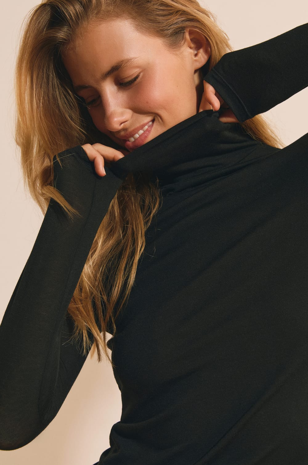 Thermal turtleneck t-shirt with cashmere;${refinementColor}