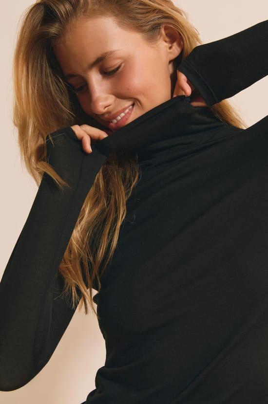 Thermal turtleneck t-shirt with cashmere;${refinementColor}