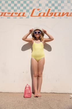 Maillot de bain 1 pi&egrave;ce motif vichy pour enfant;${refinementColor}