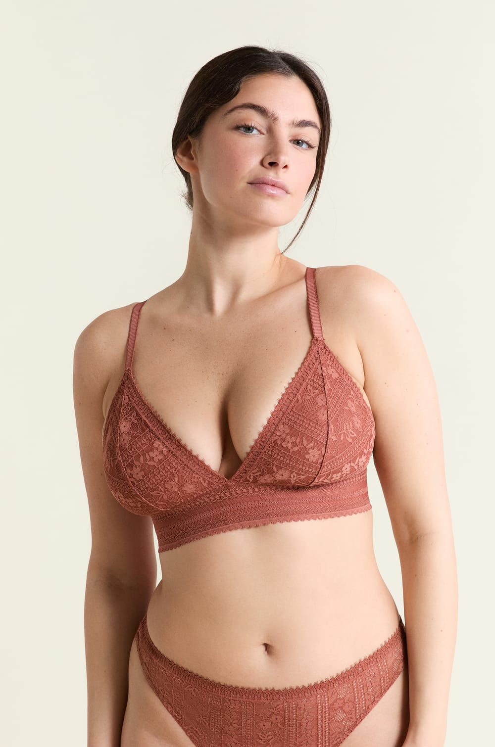 Bra N.8 tipo triangular encaje floral sin aros;${refinementColor}