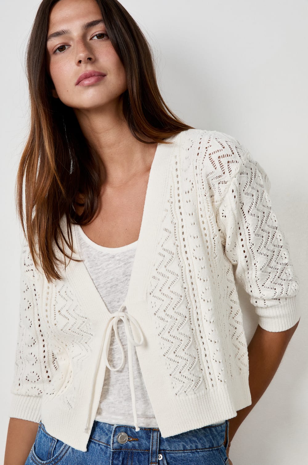 Gilet nou&eacute; sur le devant en tricot;${refinementColor}