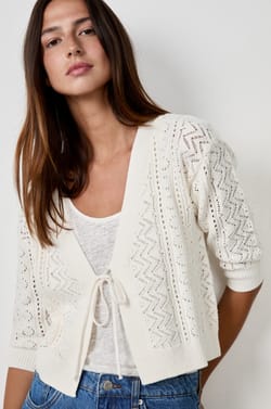 Gilet nou&eacute; sur le devant en tricot;${refinementColor}