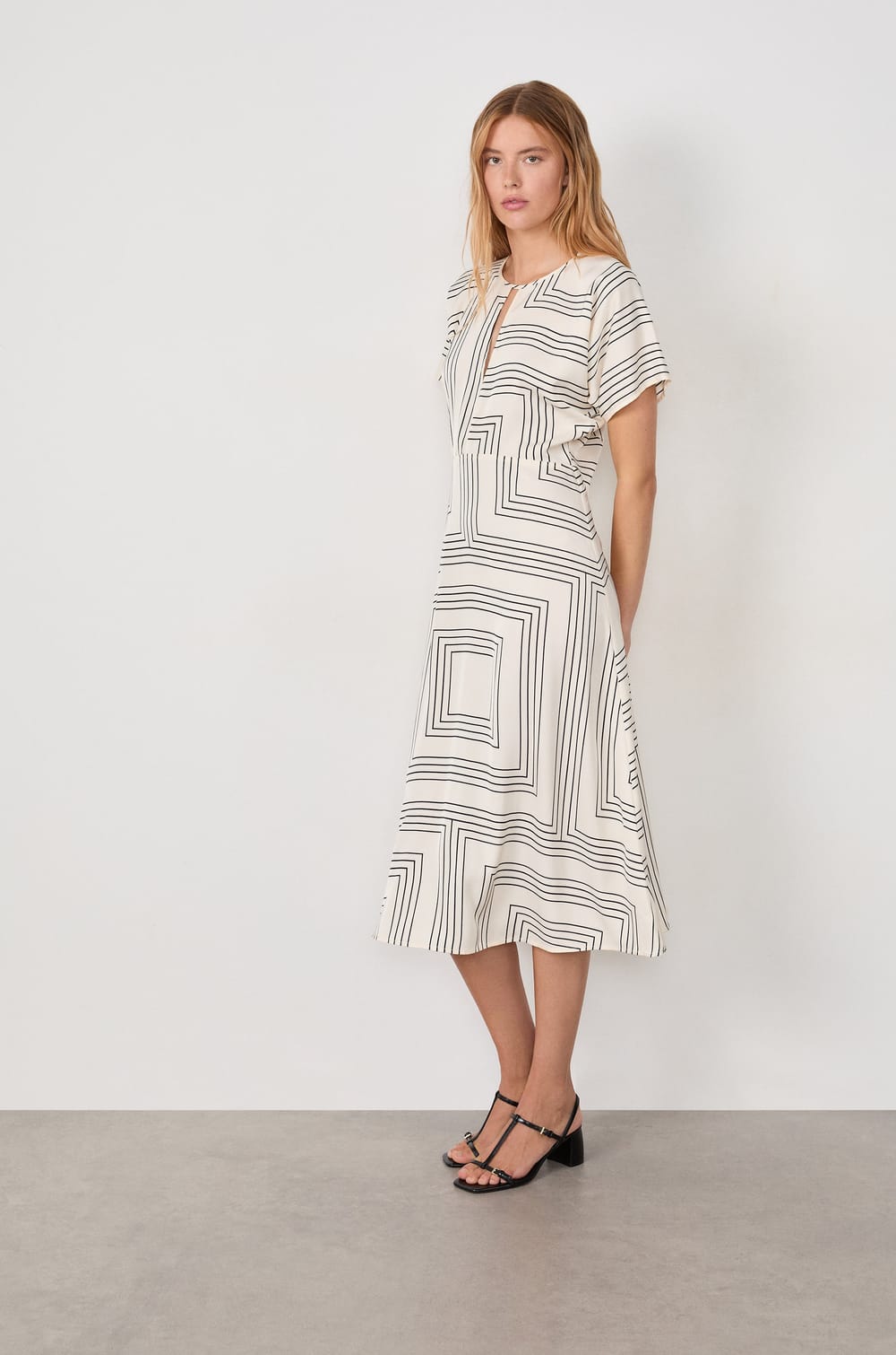 Robe manches courtes imprimée;${refinementColor}