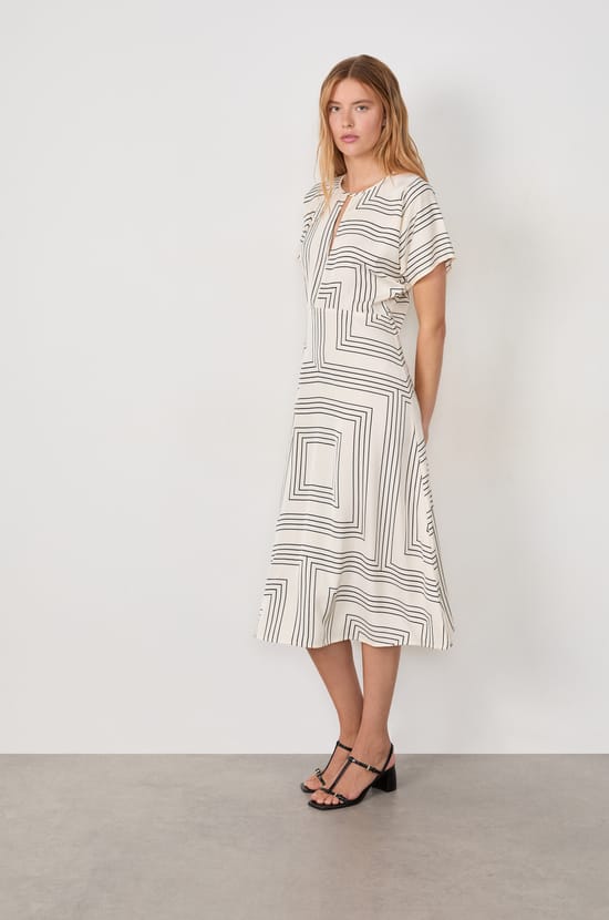 Printed short-sleeved dress;${refinementColor}