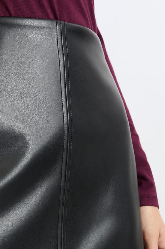 Mid-length faux leather skirt;${refinementColor}