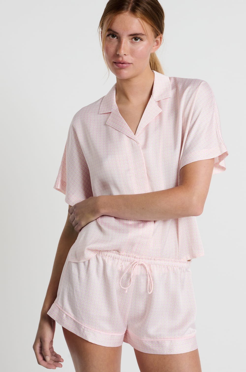 Printed short-sleeved pyjama shirt;${refinementColor}