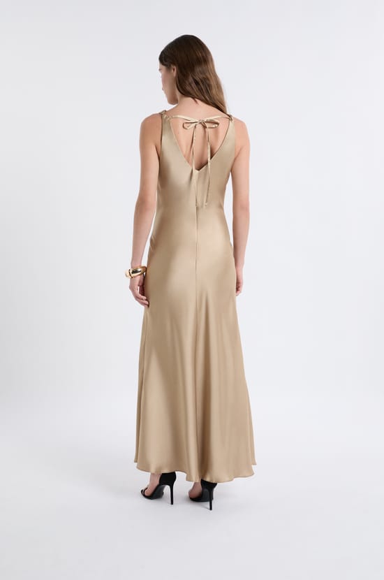 Robe longue satinée;${refinementColor}