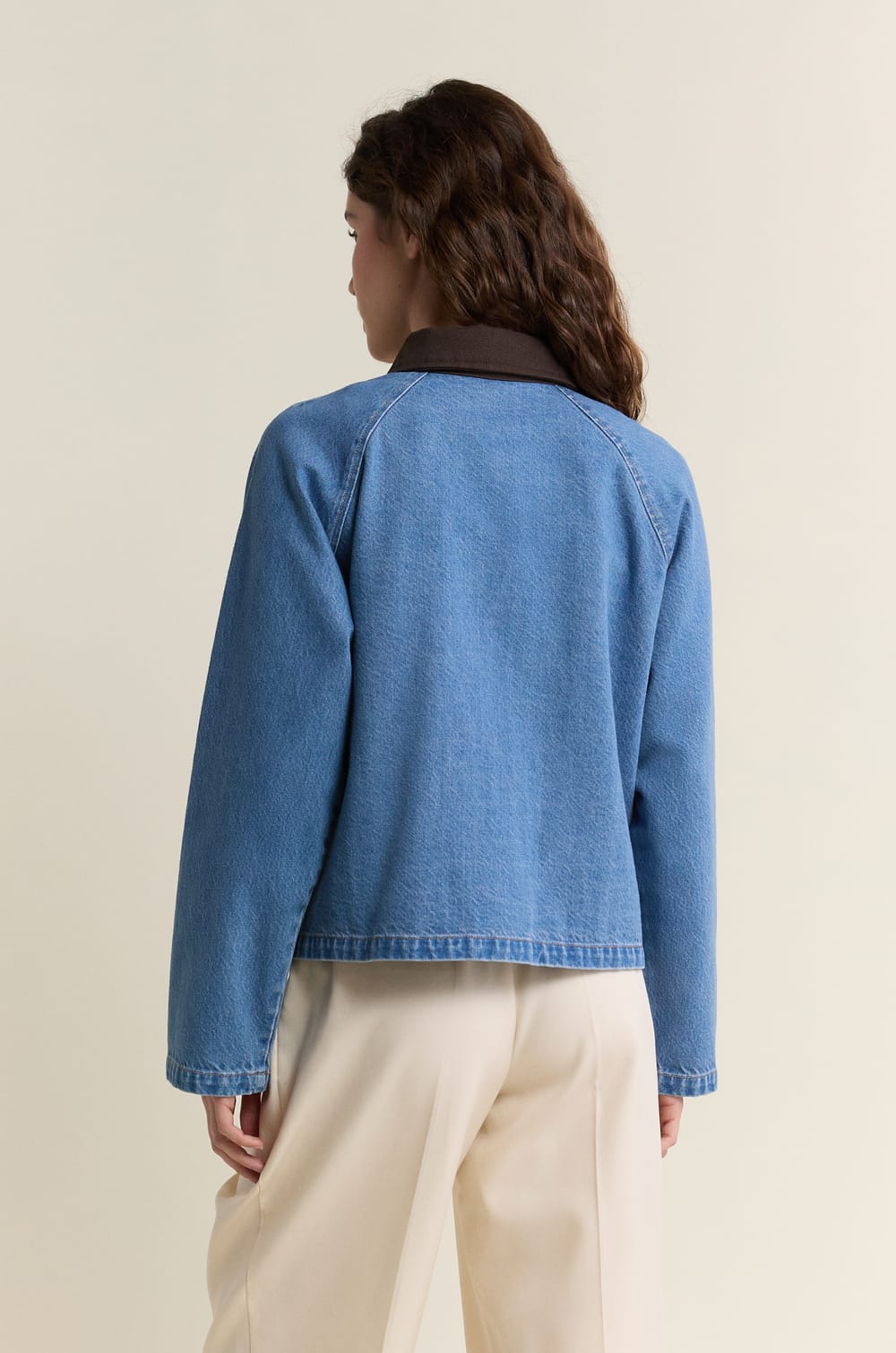 Denim jacket with contrasting collar;${refinementColor}