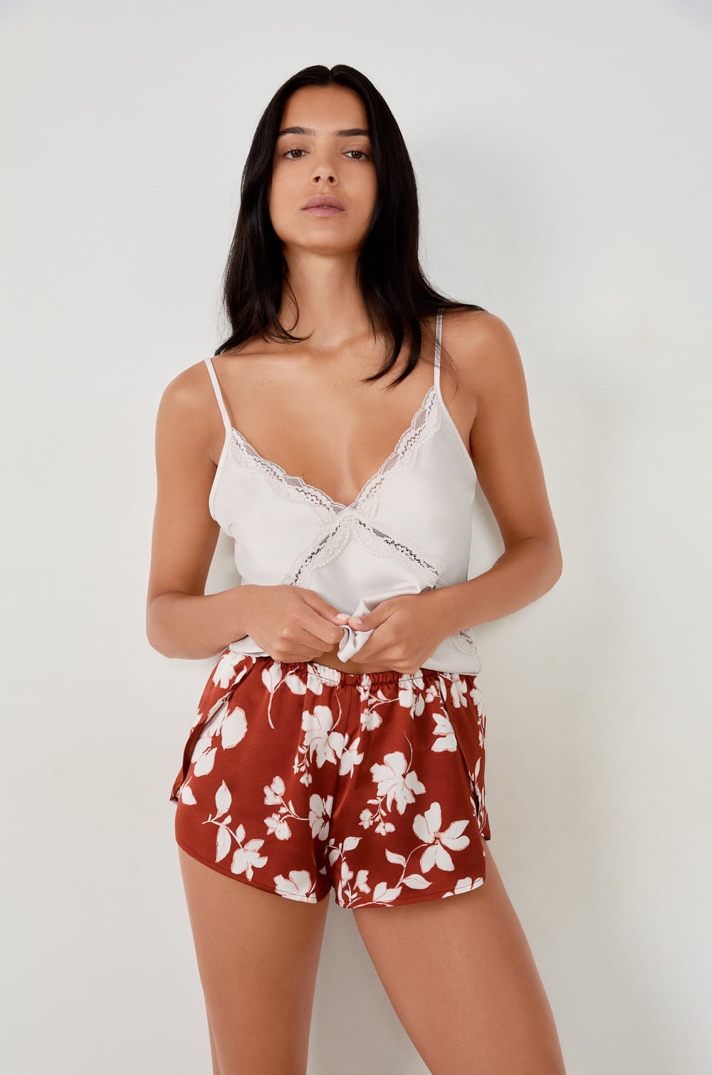 Short de pyjama satin&eacute; &agrave; imprim&eacute;s;${refinementColor}