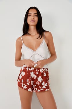 Short de pyjama satin&eacute; &agrave; imprim&eacute;s;${refinementColor}
