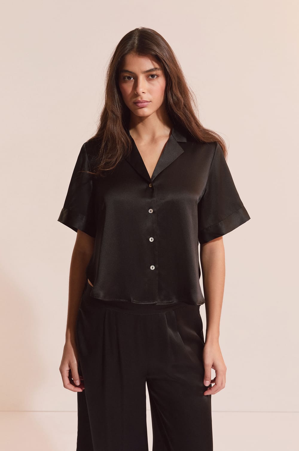 Short-sleeved silk pyjama shirt;${refinementColor}