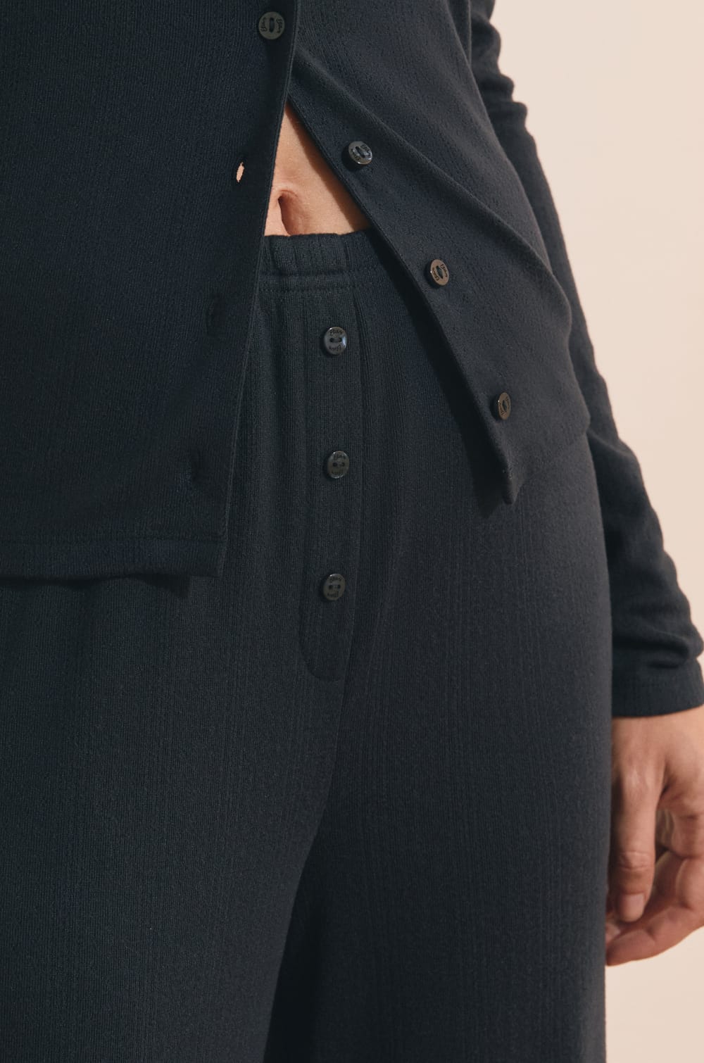 Pantalon de pyjama avec boutons;${refinementColor}