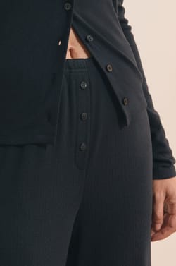 Pantalon de pyjama avec boutons;${refinementColor}
