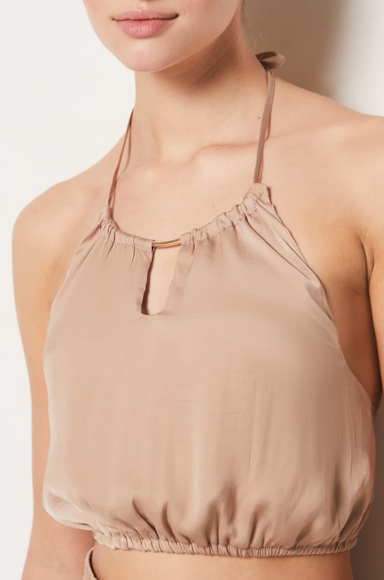 Seidig schimmerndes Top Crop-Top;${refinementColor}