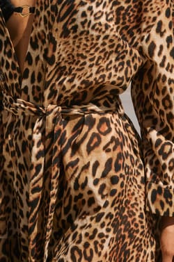 Kimono en coton &agrave; imprim&eacute; l&eacute;opard;${refinementColor}