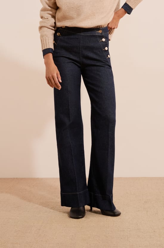 Jean large &agrave; boutons dor&eacute;s;${refinementColor}