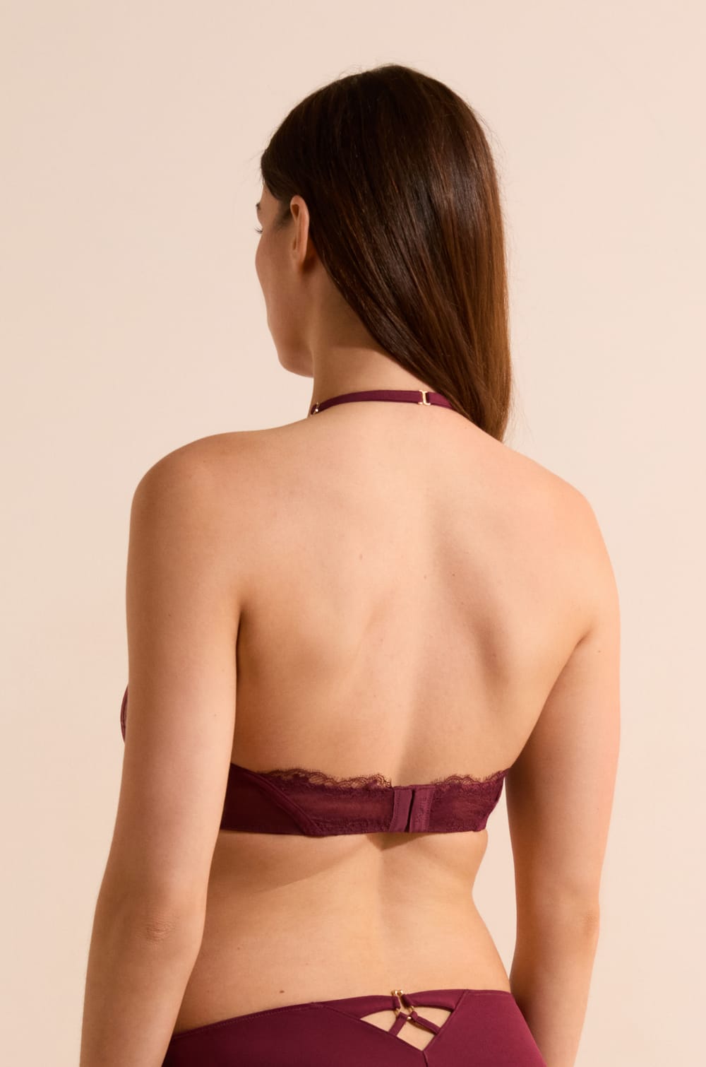 Soutien-gorge brassi&egrave;re dos nu en dentelle avec cha&icirc;ne amovible;${refinementColor}