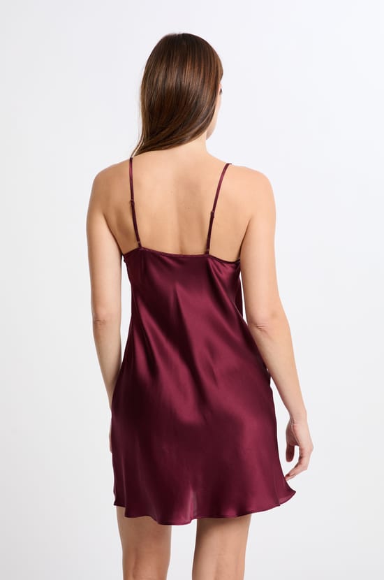 Nuisette en soie détails dentelle;${refinementColor}