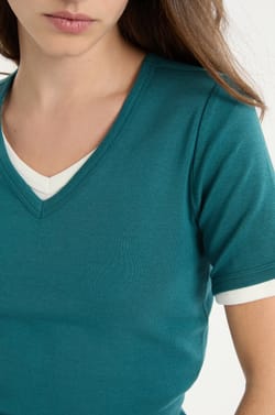 T-shirt &agrave; col V avec coton;${refinementColor}