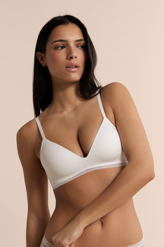 Soutien-gorge triangle sans armatures avec d&eacute;tails en dentelle;${refinementColor}