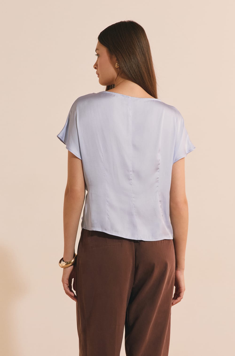 T-shirt drap&eacute; avec n&oelig;ud satin&eacute;;${refinementColor}