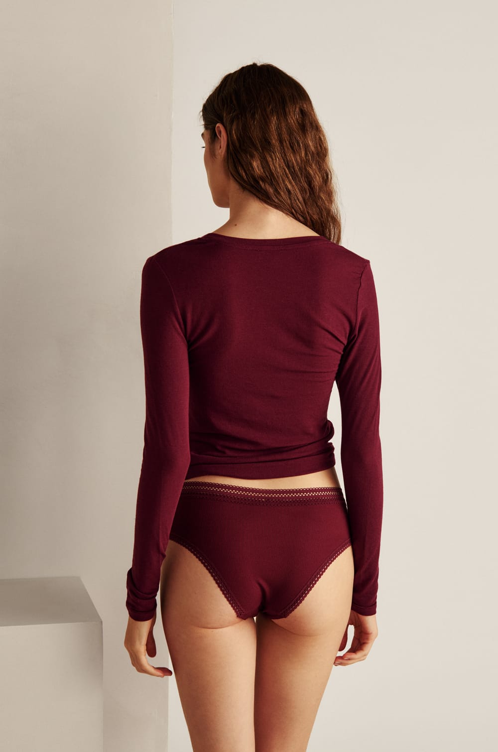 Shorty en microfibre avec d&eacute;tails dentelle;${refinementColor}