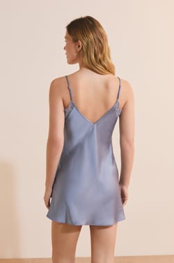 Nuisette courte satin&eacute;e d&eacute;tails dentelle;${refinementColor}