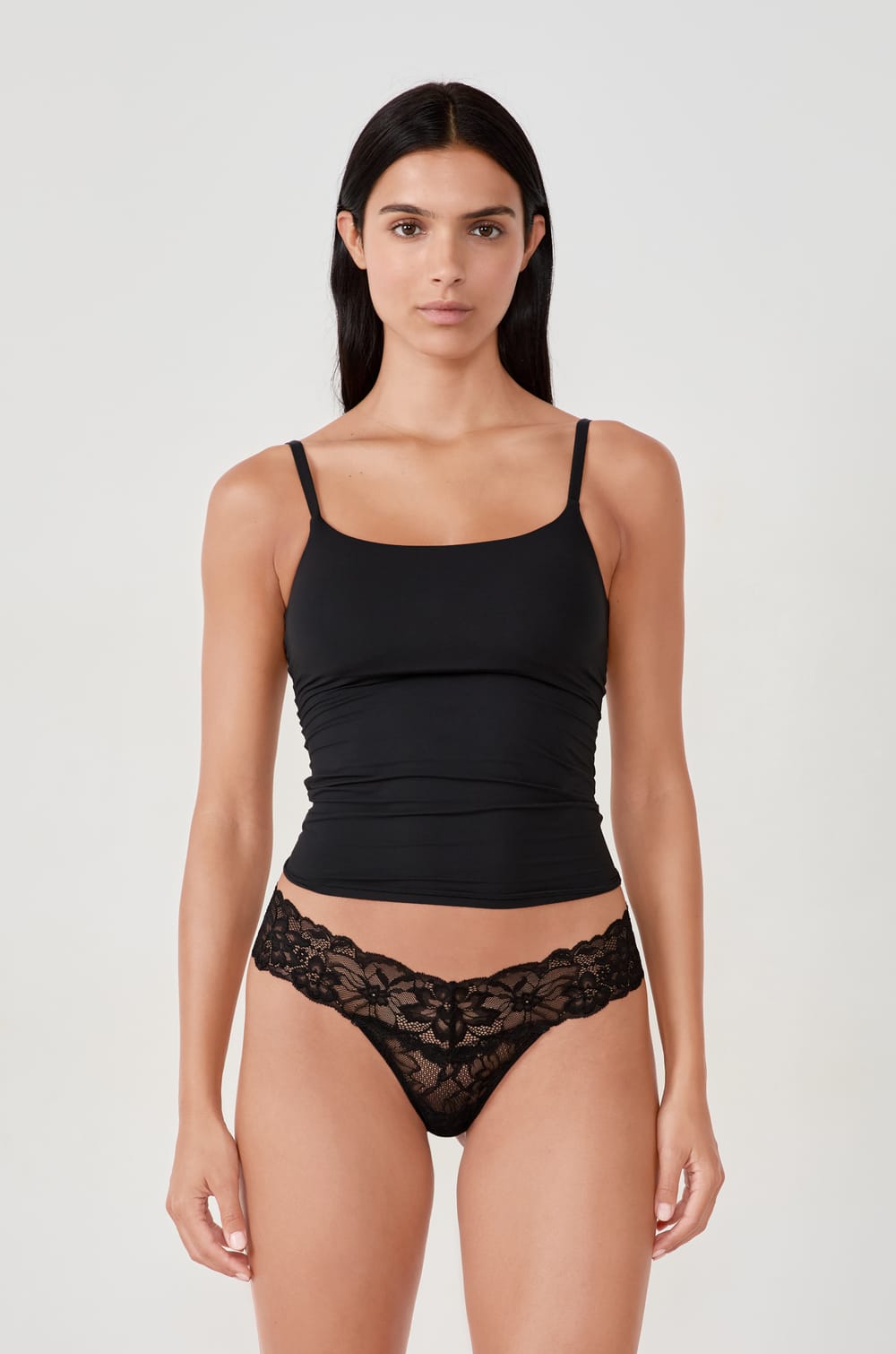 Tanga en dentelle;${refinementColor}