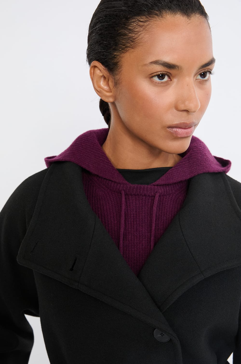 Cuello desmontable con capucha;${refinementColor}