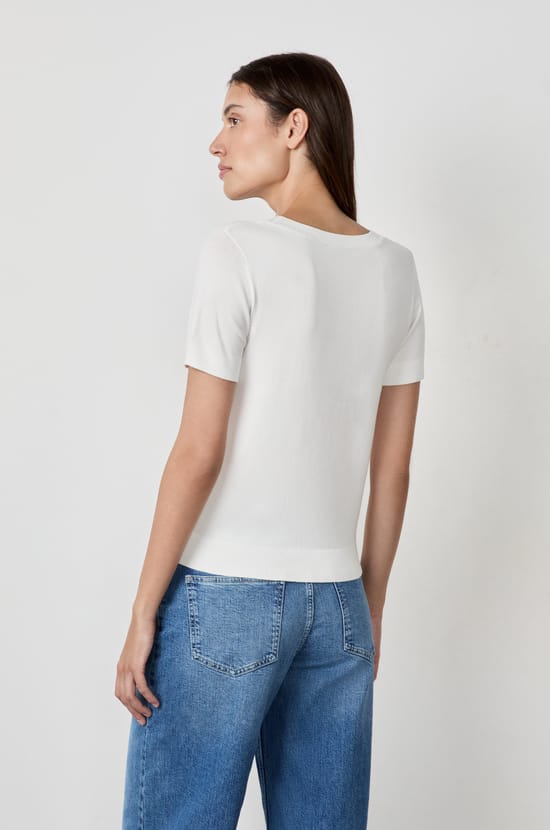 Pull col V manches courtes;${refinementColor}