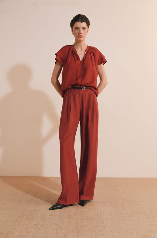 Pantalon large &agrave; pinces;${refinementColor}