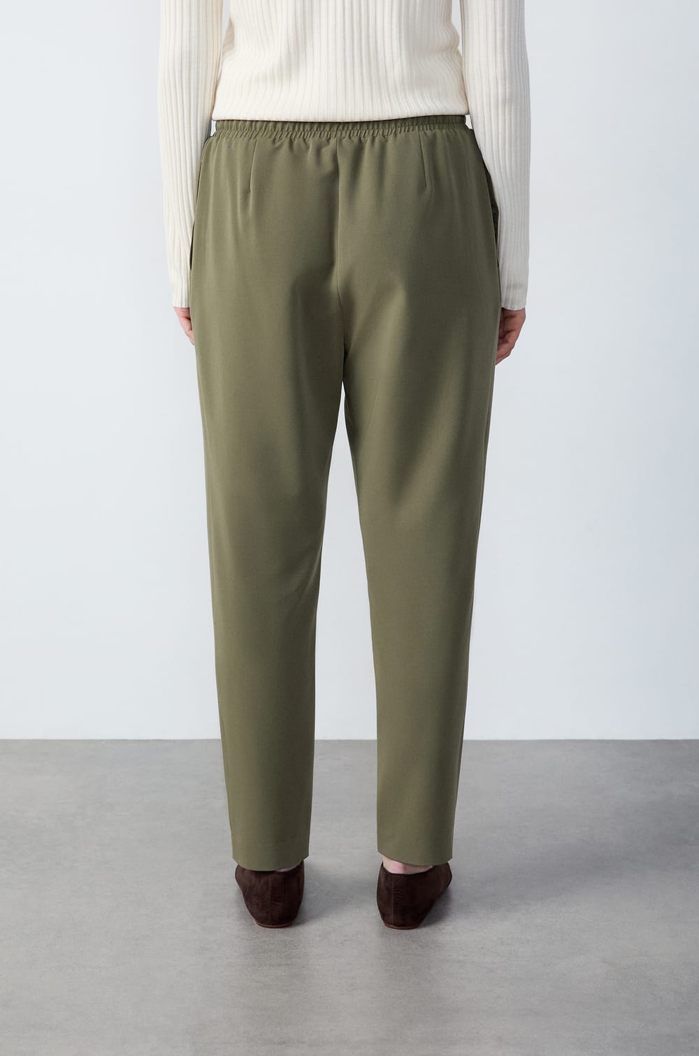 Pantalon coupe cigarette à nouer;${refinementColor}