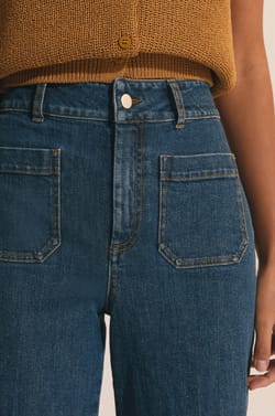 Jean droit &agrave; poches avant;${refinementColor}