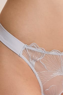 String en broderie;${refinementColor}