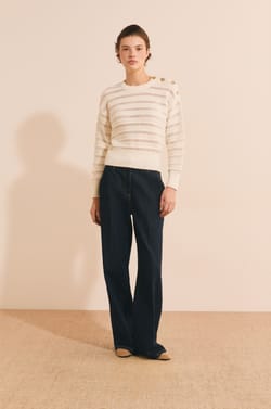 Pull manches longues avec boutons dor&eacute;s;${refinementColor}