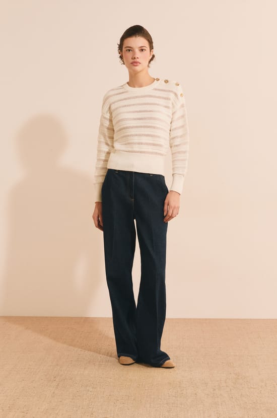 Pull manches longues avec boutons dor&eacute;s;${refinementColor}