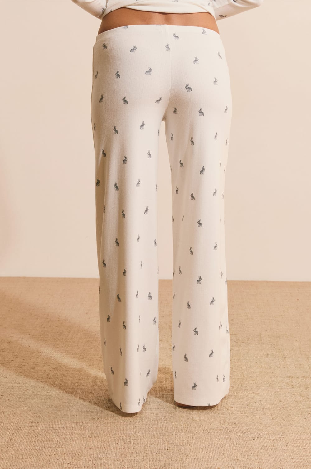 Pantalon de pyjama &agrave; motifs lapins;${refinementColor}