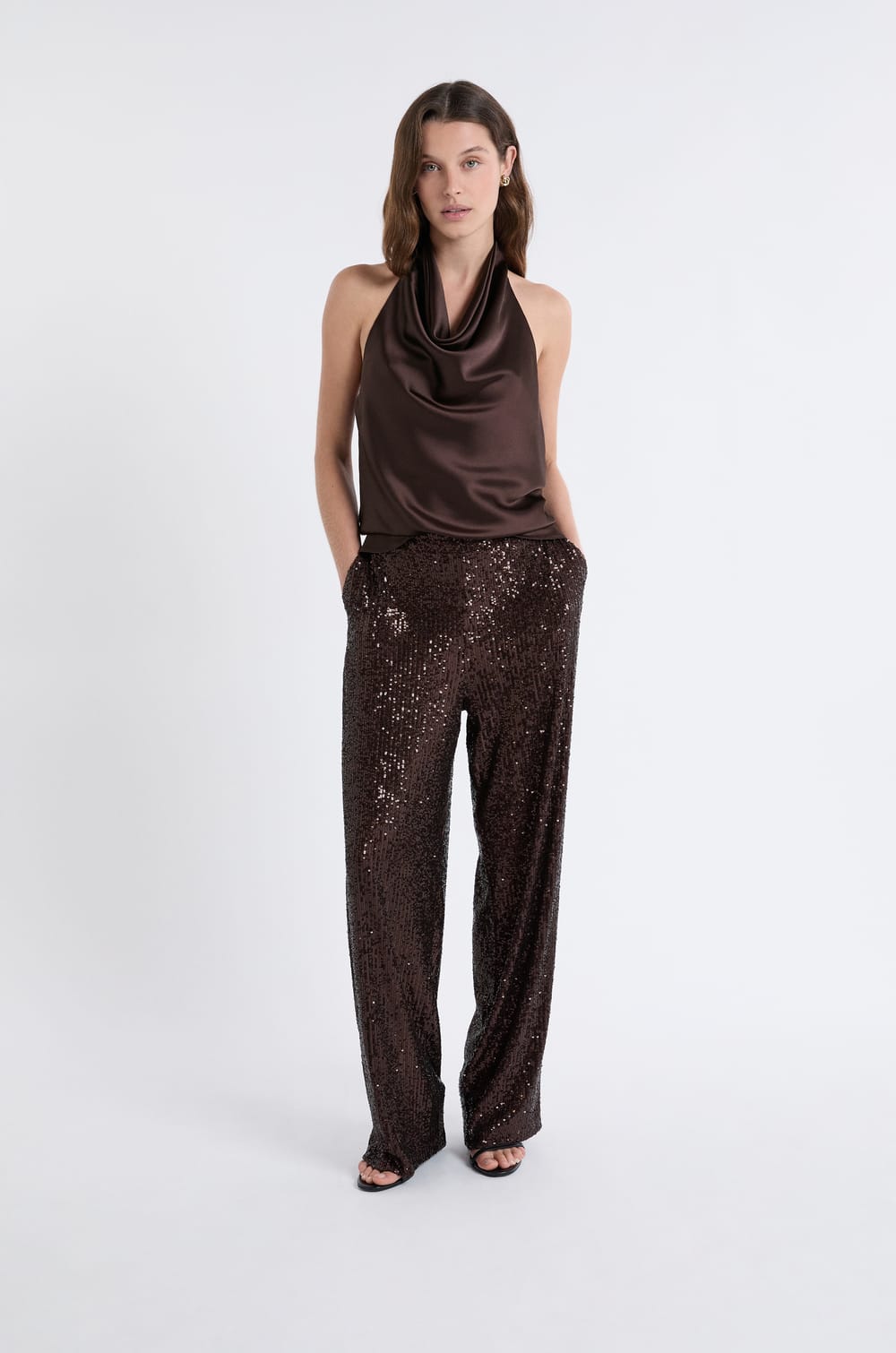 Top sans manches satiné avec col bénitier;${refinementColor}