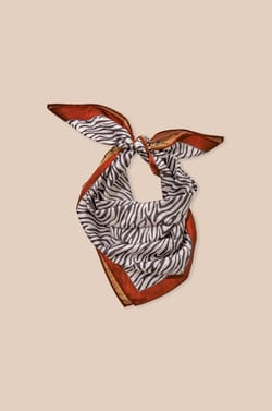 Foulard &agrave; motifs;${refinementColor}