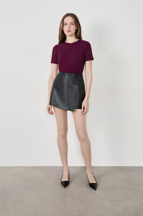 Jupe short en effet cuir;${refinementColor}