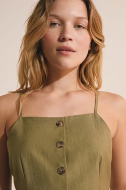 Top ajust&eacute; boutonn&eacute;;${refinementColor}