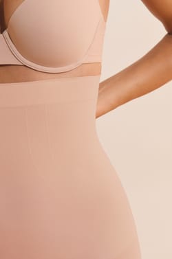 Panty sculptant taille haute;${refinementColor}