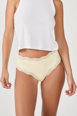Shorty bords dentelle en microfibre;${refinementColor}