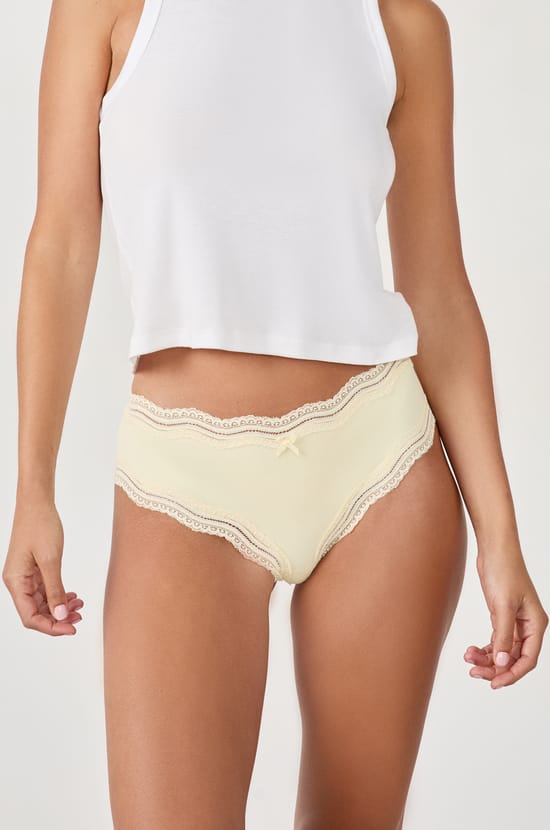 Shorty bords dentelle en microfibre;${refinementColor}