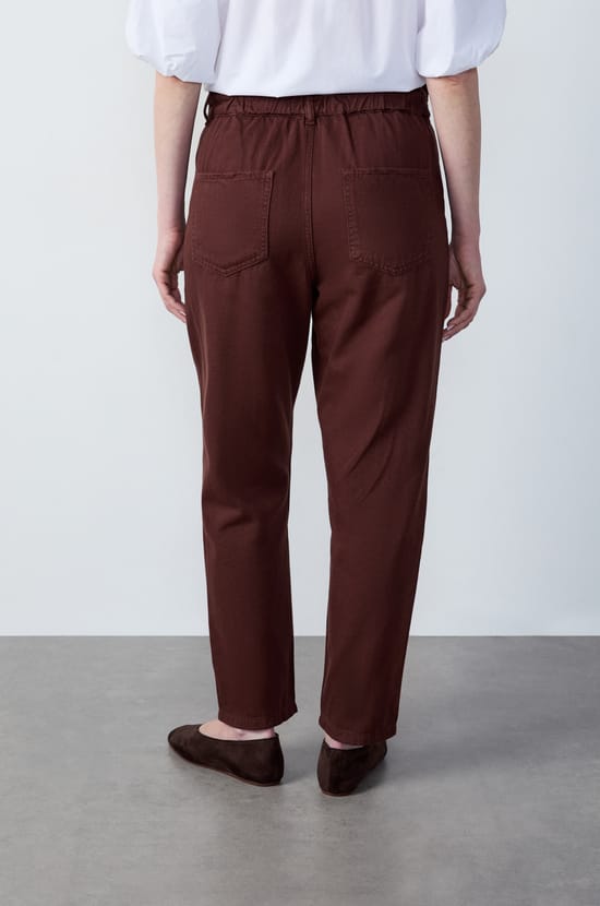 Carrot-cut trousers;${refinementColor}