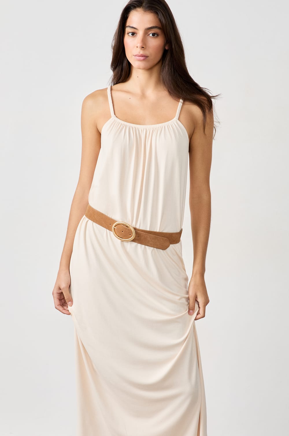 Robe longue &agrave; fines bretelles;${refinementColor}