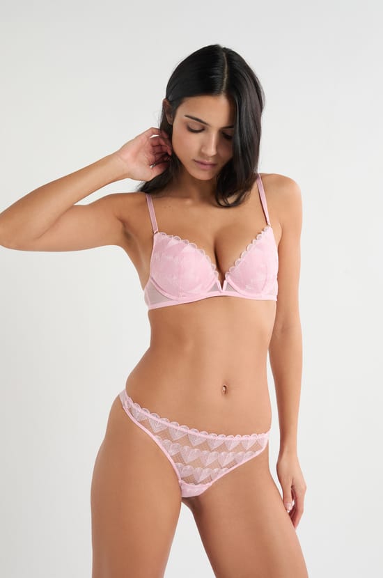 Tanga en dentelle &agrave; motifs c&oelig;urs;${refinementColor}