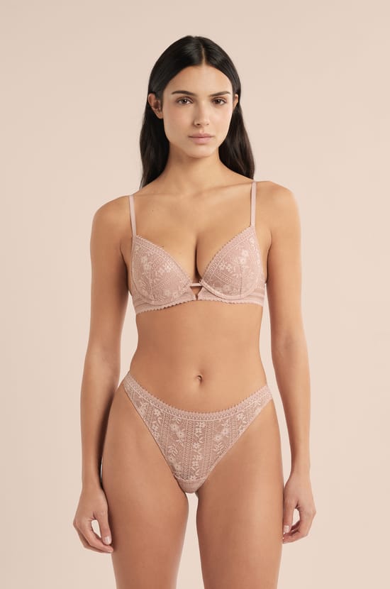 Tanga en dentelle;${refinementColor}